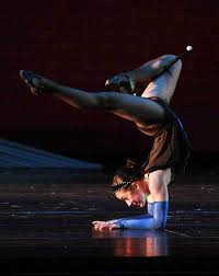 ACRO DANCE IMAGE Acrodanse à Pau – danse moderne et acrobatique avec l’Atelier Danse Vibrations